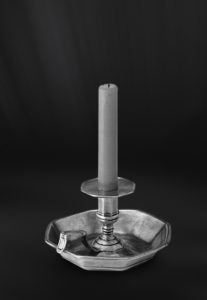 Handleuchter aus Zinn - Kerzenhalter aus Zinn mit Henkel (Art.211)