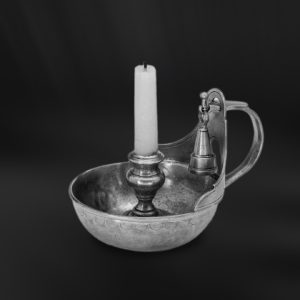Handleuchter aus Zinn mit Kerzenlöscher - Kerzenhalter aus Zinn mit Kerzenlöscher (Art.412)