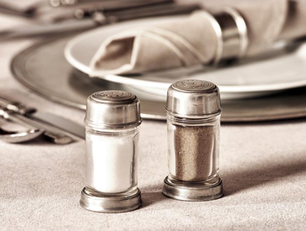 Salz und Pfeffer Streuer aus Zinn und Glas - Set für Salz und Pfeffer aus Zinn 95% (547)